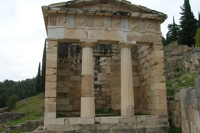 2-Day Delphi & Olympia Tour with Olive Oil & Honey Tasting - Coffee and honey at Klio’s farm