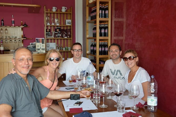 4 Wines & 2 Olive Oils Tasting in Chianti Winery with Tour - A family winery with an honest working feel