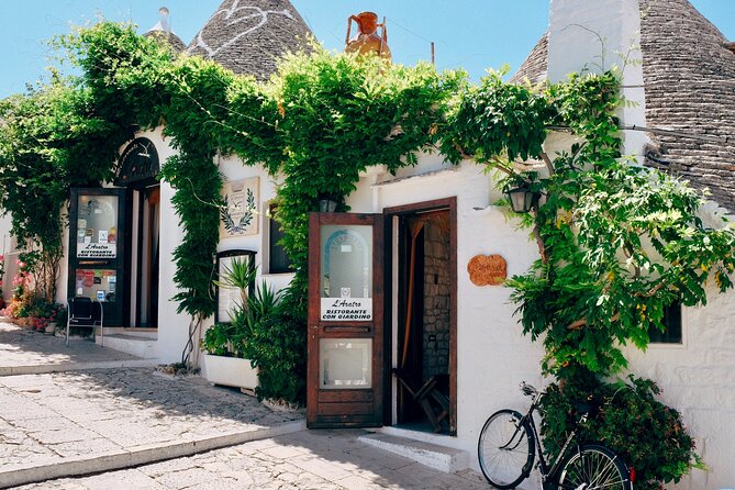 Alberobello : Group or Private Walking Tour & Olive Oil Tasting - What the two-hour schedule does well