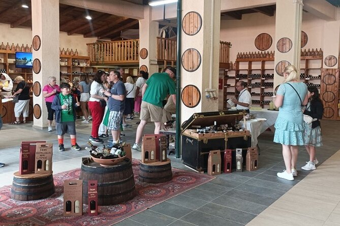 Argostoli & Beyond: Villages, Olive Oil & Honey Tasting - Olive oil and honey tasting at a Kefalonian boutique