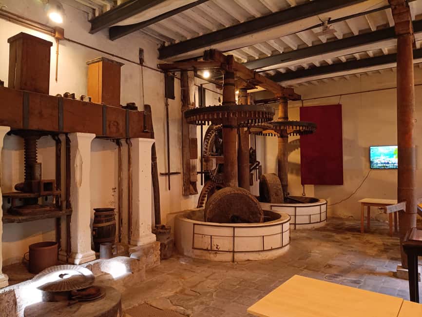 Buti: Olive Oil Ancient Mill Tour and Tasting Experience - The five-minute walk to Via Paola da Buti