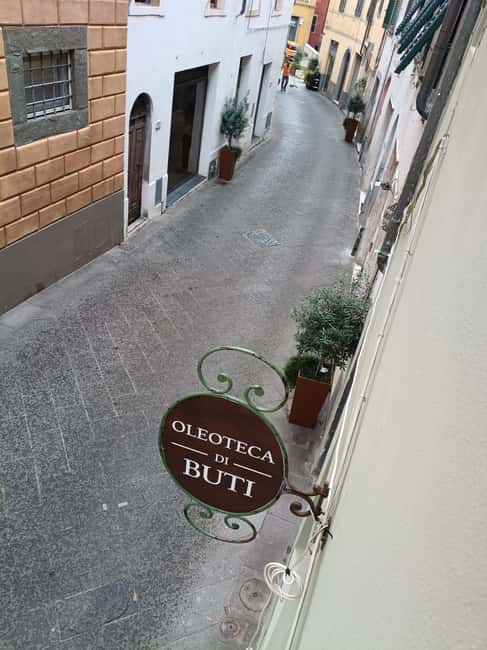 Buti: Olive Oil Ancient Mill Tour and Tasting Experience - Tasting Italian extra virgin olive oils