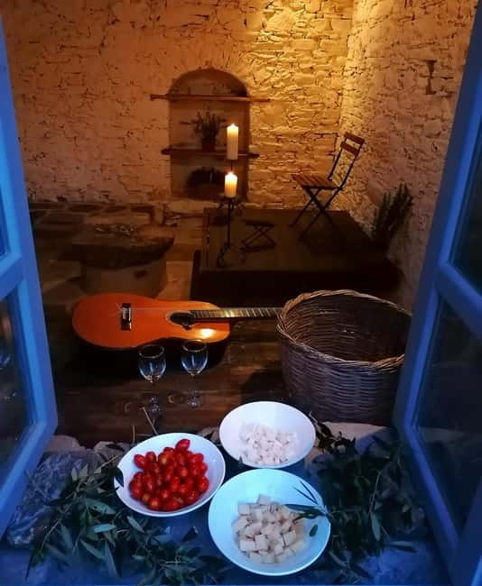 Classical guitar concert in a historic olive press - Practical details that make the night easier