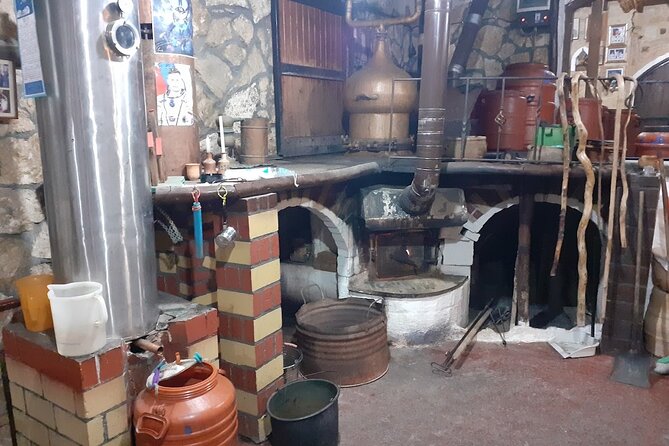 Cretan Wines & Olive oil tour - The treasures of Crete - Thrapsano: pottery and a link to Minoan tradition
