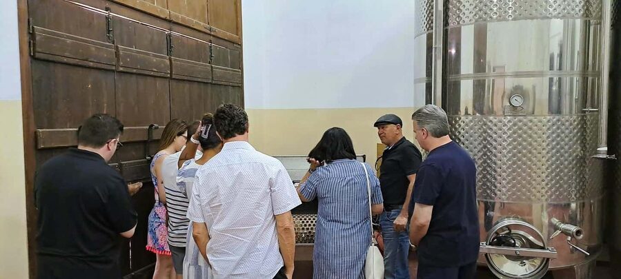 Crete: Knossos Palace, Winery & Olive Oil Tour with Lunch - Knossos Palace and the Minotaur story
