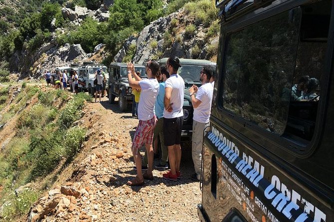 Crete Off-Road & Flavors Safari: Wine, Olive Oil & Mountain Life - Lunch at a traditional taverna