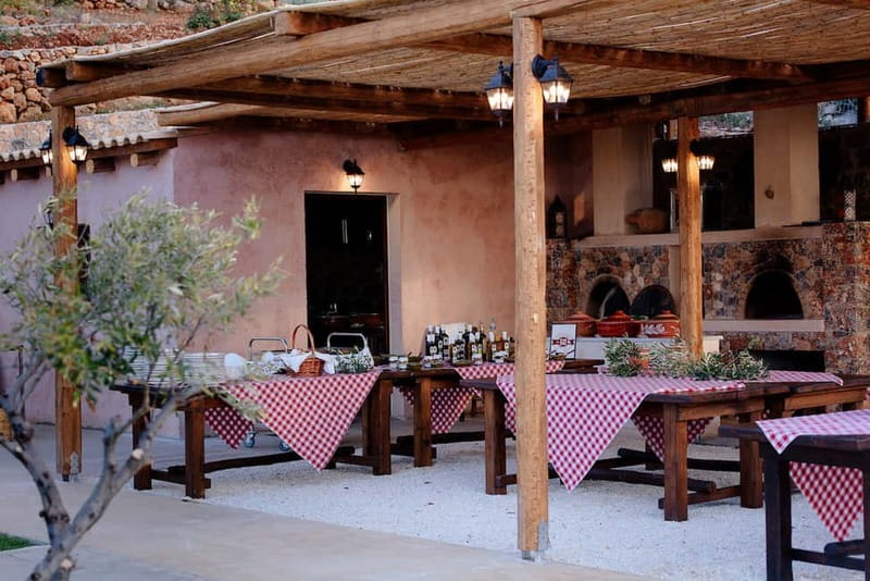 Crete: Olive Oil Festival, Farm Dinner, Live Show & Pickup - Greek music and dancing close the night