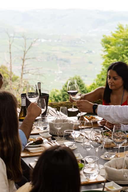 Douro Valley: A Sensory Experience in the Douro: Wines, Olive Oil, and History - The first walk through the family gardens