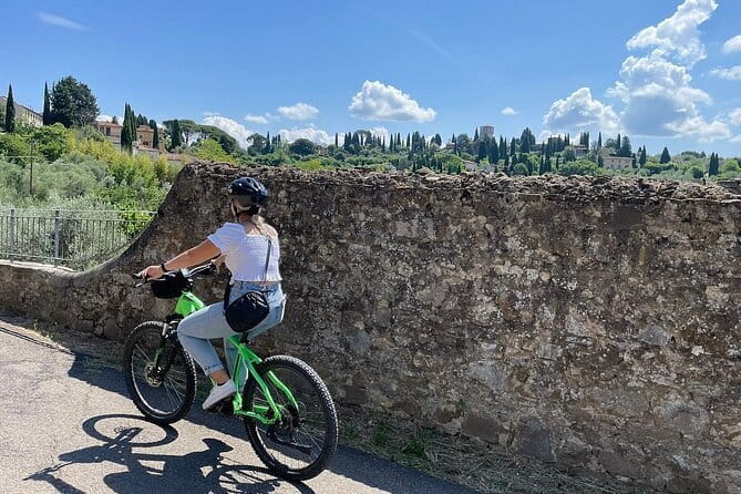 E-bike 2.5 hour Florence & Tuscany With Fresh Olive Oil and Bread - Climbing to Villa del Poggio Imperiale