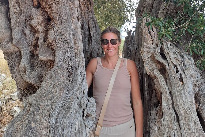 e-bike tour in the plain of the secular olive trees of Ostuni - The one-kilometer hill walk