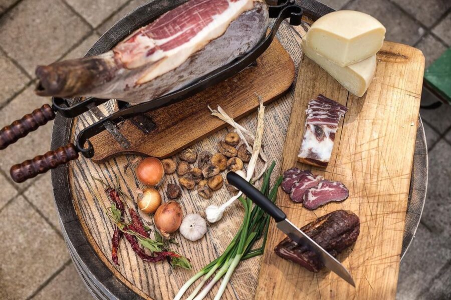From Biograd: Wine and Olive Oil Tasting in Ražnjevića Dvori - Key points to know before you book