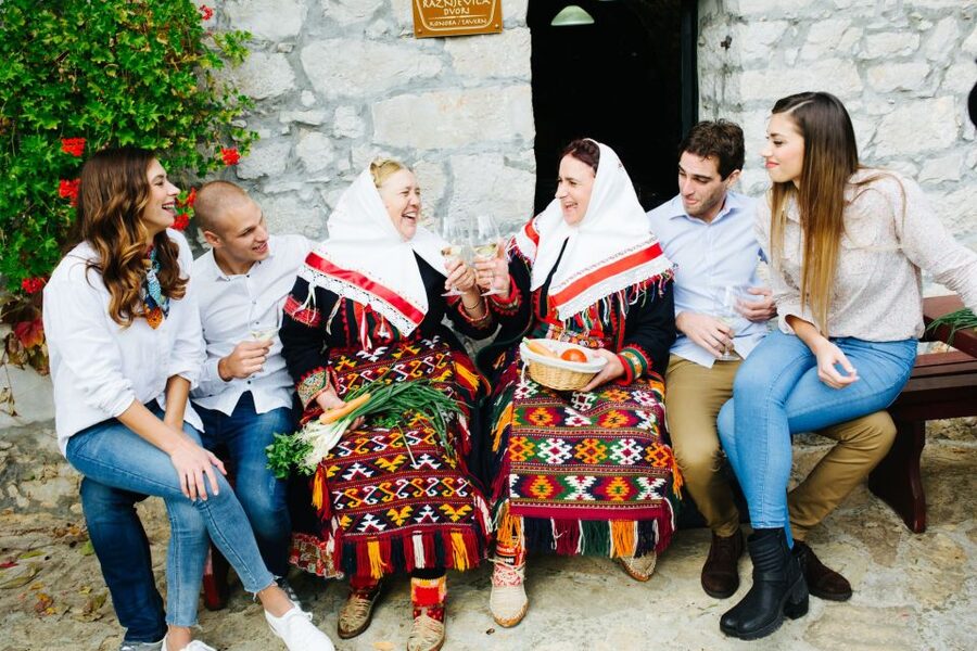 From Biograd: Wine and Olive Oil Tasting in Ražnjevića Dvori - What the two-hour tasting feels like