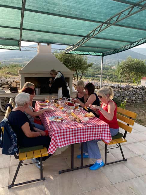 Kastela: Wine & Olive Tasting Tour w/Delicacies & Live Music - Accordion Music and Traditional Dress