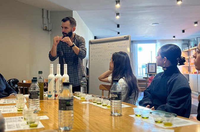 Olive Oil Tasting Experience in Sevilla - Tasting four oils side by side