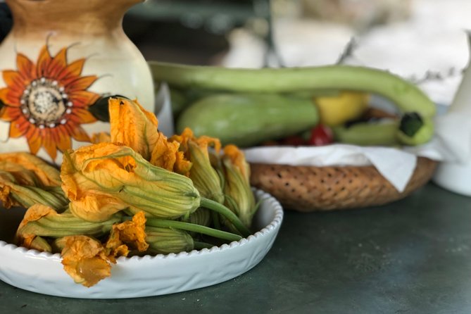 Organic cooking class with a sommelier in an Olive and wine farm - A good choice for children and families