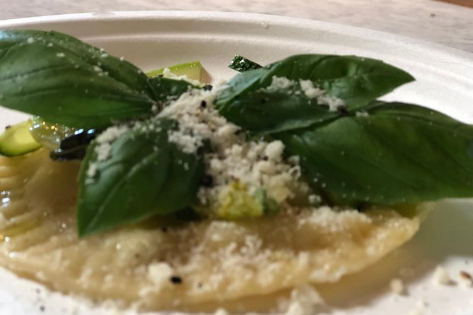 Organic cooking class with a sommelier in an Olive and wine farm - Who should book this class?