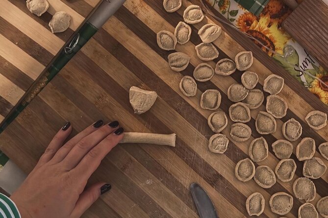 Pasta lesson with extra virgin olive oil tasting - What the small group changes