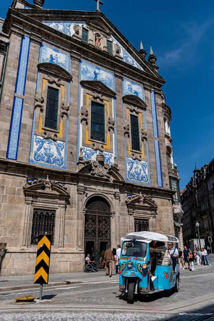 Porto: Tuk Tuk Tour with Olive Oil Tasting - Porto Cathedral and the upper city