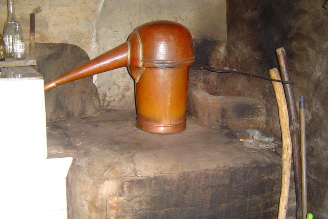 Premium gastronomic mountain tour: Wine, olive oil, spirits, food - Lunch at Restaurante A Charrete in Monchique