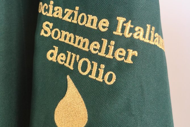 Private Extra Virgin Olive Oil Tasting in Rome with an Olive Oil Sommelier - The warm Local Aromas hosting style