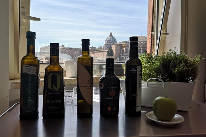 Private Extra Virgin Olive Oil Tasting in Rome with an Olive Oil Sommelier - Learning how to taste oil properly