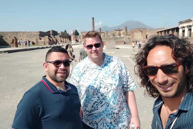 Private Pompeii Tour with lunch and Olive Oil Factory Experience - Two hours inside Pompeiis enormous Roman city
