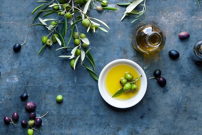 Semi Private Wine and Olive Oil tour (Transfer & Lunch Incl.) - Why this six-hour outing works well