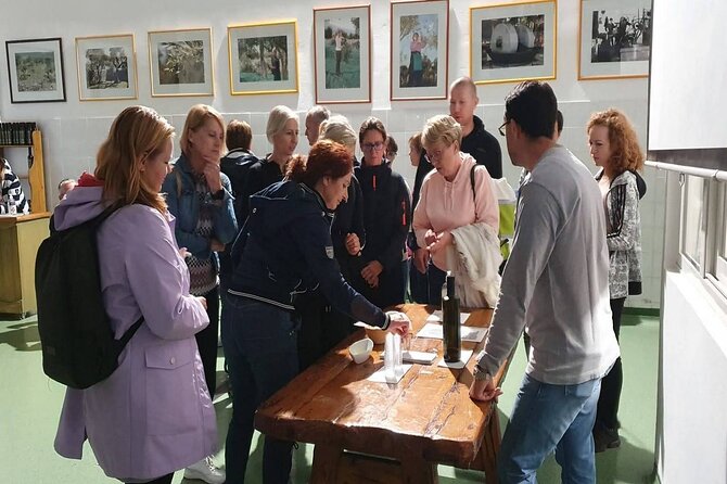 Small-Group Olive Oil Tour in Cres with Tasting - Meeting a local producer and learning to taste oil