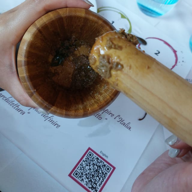 Tasting of sicilian olive oils and specialties - A Sensory Game That Makes Oil Easier to Understand