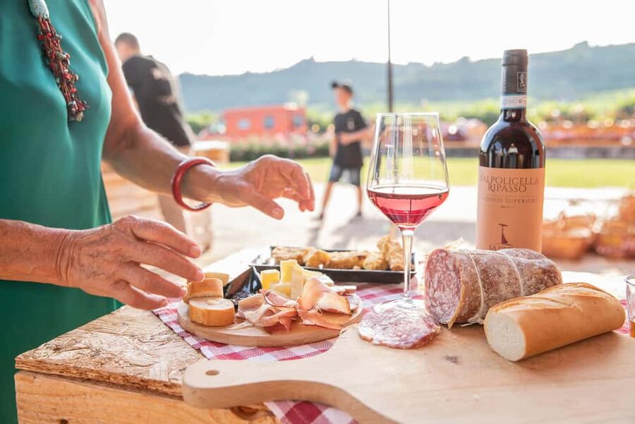 THE TRADITIONS OF VALPOLICELLA: WINE, EXTRA VIRGIN OLIVE OIL, AND HONEY TASTING - Should you book La Dama S.S.A.?