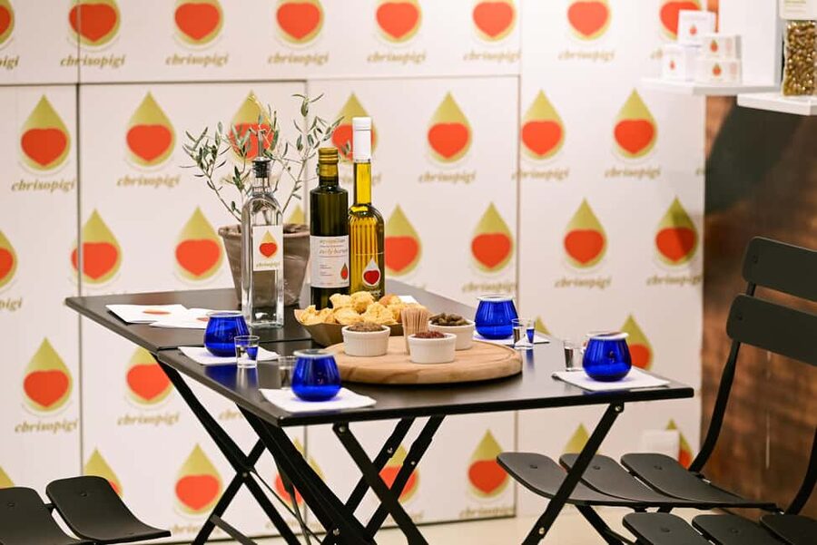 Thessaloniki: Cretan Olive Oil Tasting Experience - The first taste: early harvest extra virgin olive oil