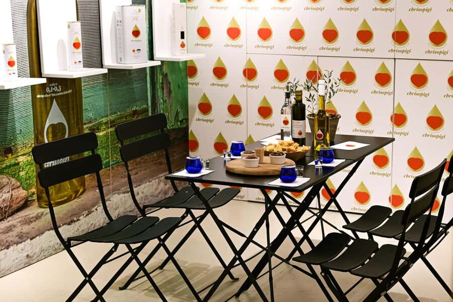 Thessaloniki: Cretan Olive Oil Tasting Experience - Finding Chrisopigi Deli on Ermou Street