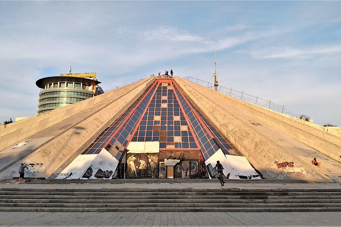 Tirana Walking Tour, Extra Virgin Olive Oil and Raki Tasting - Meeting Skanderbeg in the main square