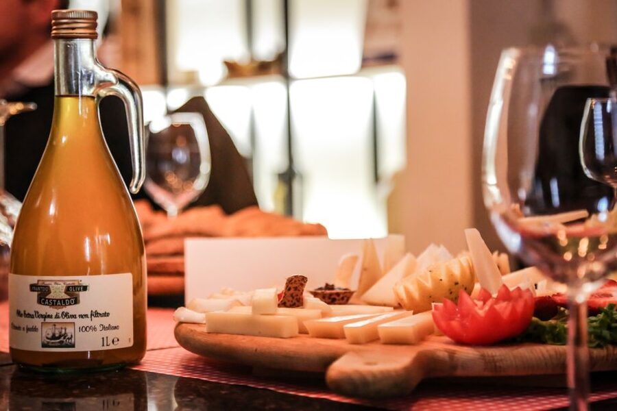 Verona centro: Olive Oil Tasting Experience - Comparing Three Oils Side by Side