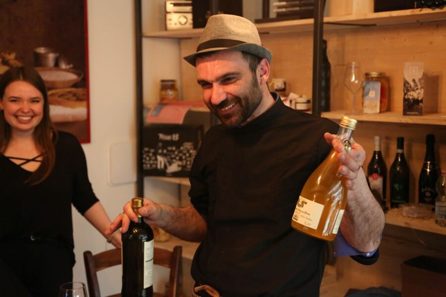 Verona centro: Olive Oil Tasting Experience - Wine Upon Request, Water Included