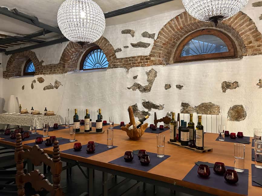Visit to an olive oil mill and oil tasting with aperitif and food and wine pairing. - Walking through the olive grove